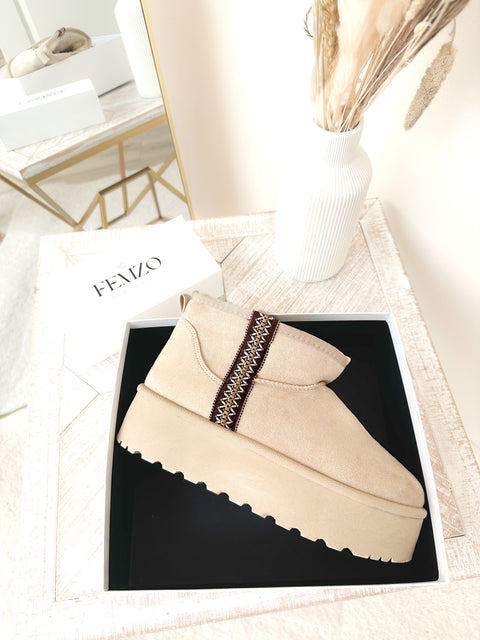 Plateau-Boots mit Strick Beige