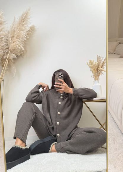 Set mit Goldknöpfen Taupe