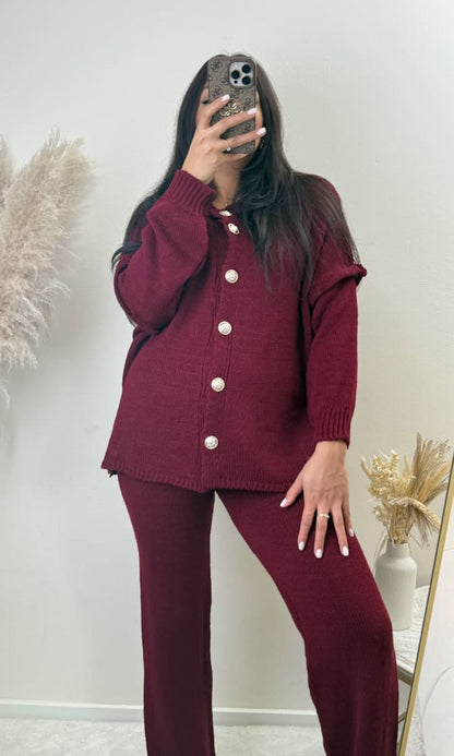 Set mit Goldknöpfen Bordeaux