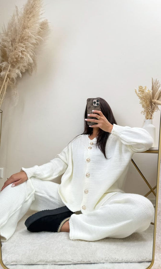 Set mit Goldknöpfen Weiß