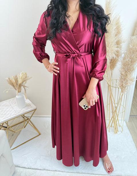 Satin Kleid mit Bindegürtel Bordeaux