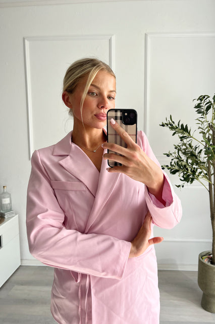 Blazer mit Bindegürtel Rosa